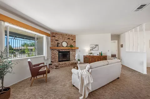 Living - 12450 Algonquin Rd, Apple Valley, CA 92308 photo 2 of 5