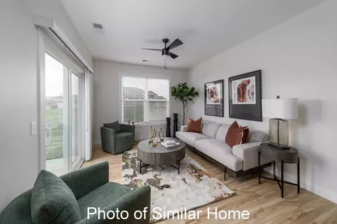 Living - 611 N 2nd Ave, Eldridge, IA 52748 photo 1 of 1