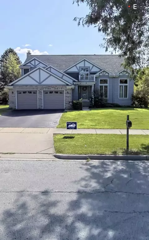 5 S Royal Oak Dr, Vernon Hills, IL 60061