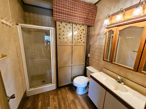Bath - 3 Linnview Dr, Mount Vernon, IL 62864 photo 1 of 3