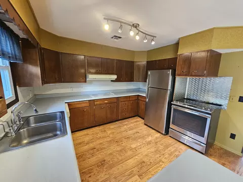Kitchen - 3 Linnview Dr, Mount Vernon, IL 62864 photo 3 of 3