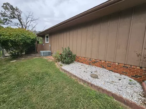 Exterior - 3 Linnview Dr, Mount Vernon, IL 62864 photo 9 of 18