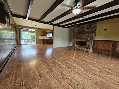 Living - 3 Linnview Dr, Mount Vernon, IL 62864 photo 5 of 5