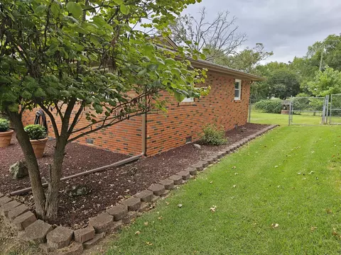 Exterior - 3 Linnview Dr, Mount Vernon, IL 62864 photo 5 of 18