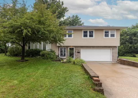 2715 8th St, East Moline, IL 61244