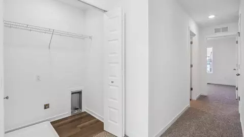 Entry Way - 1303 Foxglove Dr, Bartlett, IL 60103 photo 5 of 5