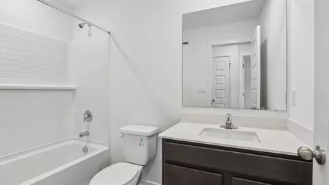 Bath - 1303 Foxglove Dr, Bartlett, IL 60103 photo 3 of 4