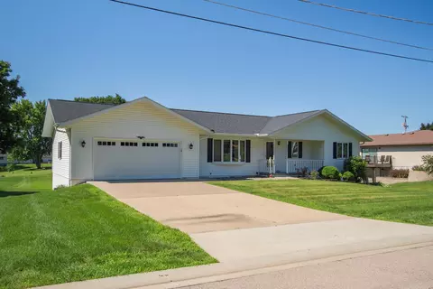 Exterior - 1008 1st Ave, Fulton, IL 61252 photo 3 of 5