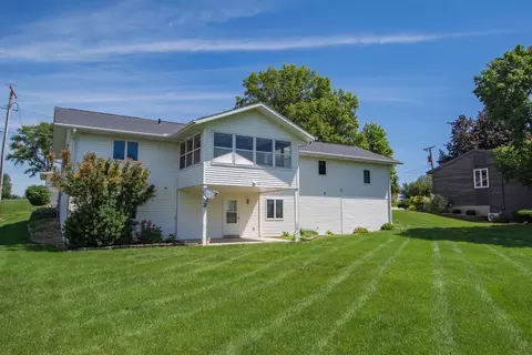 Exterior - 1008 1st Ave, Fulton, IL 61252 photo 4 of 5