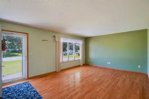 Living - 1008 1st Ave, Fulton, IL 61252 photo 1 of 3