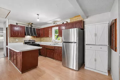 Kitchen - 14938 Millard Ave, Midlothian, IL 60445 photo 1 of 3
