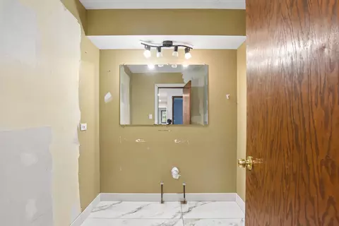 Bath - 14938 Millard Ave, Midlothian, IL 60445 photo 2 of 5