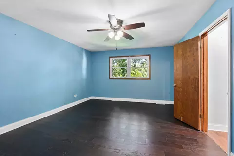 Bedroom - 14938 Millard Ave, Midlothian, IL 60445 photo 3 of 10