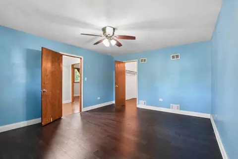 Bedroom - 14938 Millard Ave, Midlothian, IL 60445 photo 4 of 10
