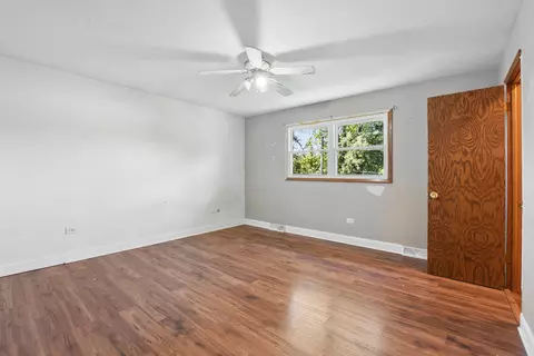 Bedroom - 14938 Millard Ave, Midlothian, IL 60445 photo 5 of 10