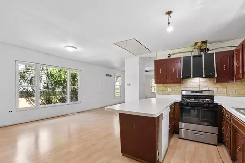 Living - 14938 Millard Ave, Midlothian, IL 60445 photo 5 of 7