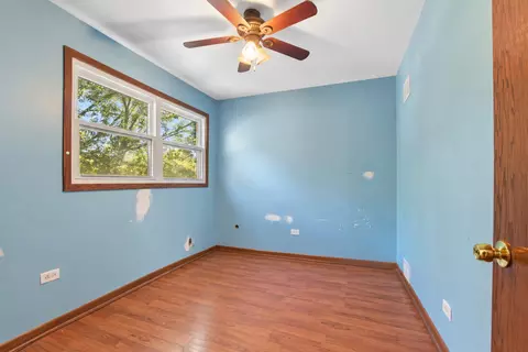 Bedroom - 14938 Millard Ave, Midlothian, IL 60445 photo 9 of 10