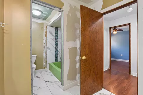 Bath - 14938 Millard Ave, Midlothian, IL 60445 photo 3 of 5