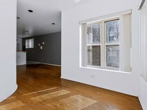Living - 1942 E 72nd Pl #2A, Chicago, IL 60649 photo 4 of 4