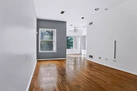 Living - 1942 E 72nd Pl #2A, Chicago, IL 60649 photo 2 of 4