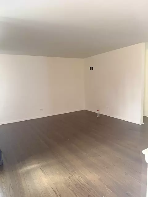 Living - 21 W146 Tee Ln, Itasca, IL 60143 photo 1 of 2