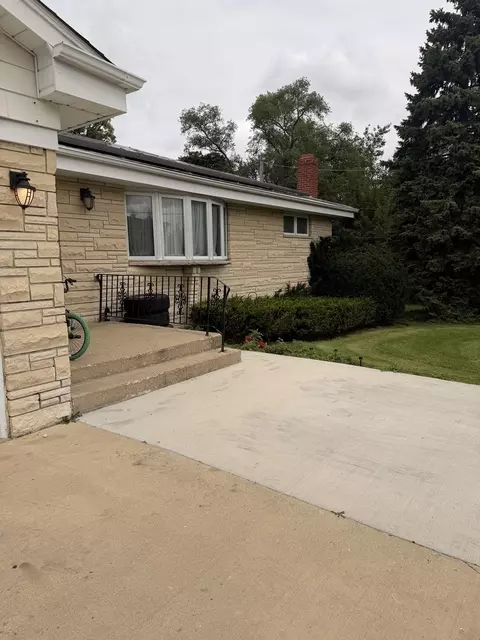 Exterior - 21 W146 Tee Ln, Itasca, IL 60143 photo 2 of 4