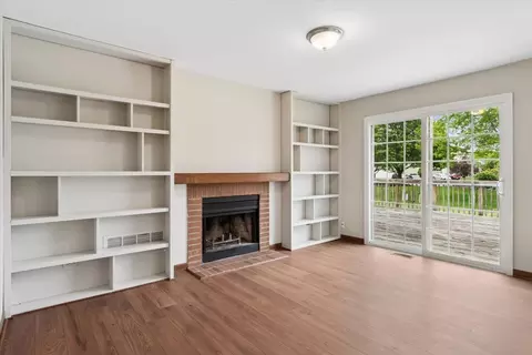 Living - 1440 Carleton Ave, Naperville, IL 60565 photo 3 of 4
