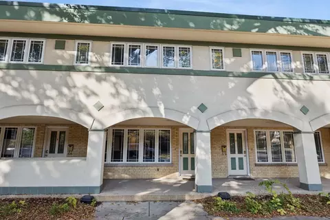 245 S Oak Park Ave #C, Oak Park, IL 60302