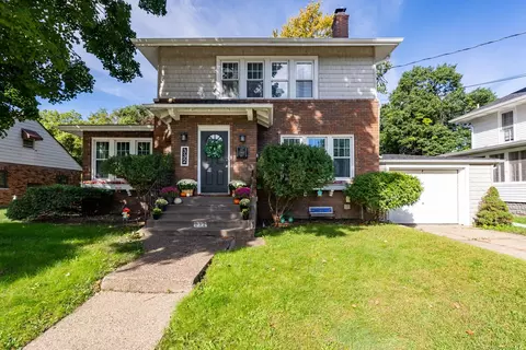 332 Forest Rd, Davenport, IA 52803