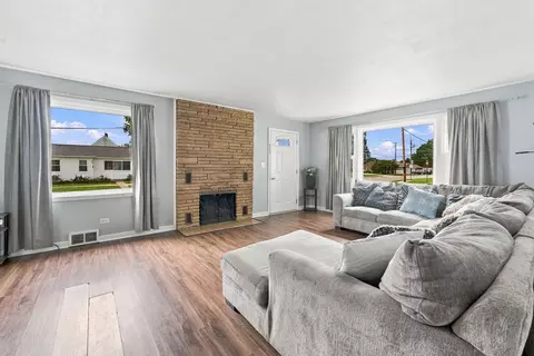 Living - 1270 Van St, Elgin, IL 60123 photo 1 of 5