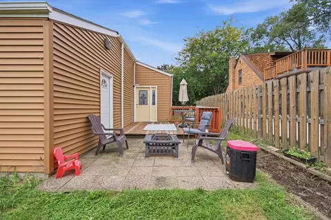 Exterior - 1270 Van St, Elgin, IL 60123 photo 3 of 5