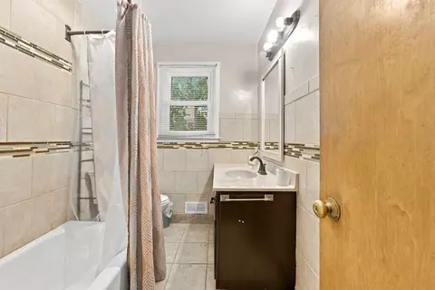 Bath - 1270 Van St, Elgin, IL 60123 photo 1 of 2