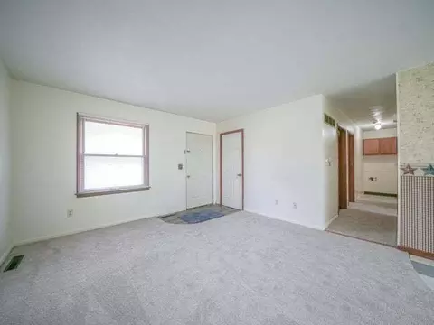 Living - 416 E 2nd St, Byron, IL 61010 photo 3 of 4