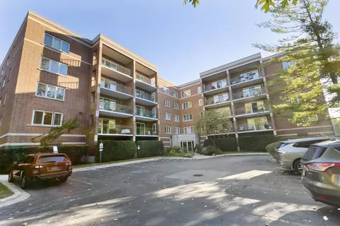 5320 N Lowell Ave #506, Chicago, IL 60630