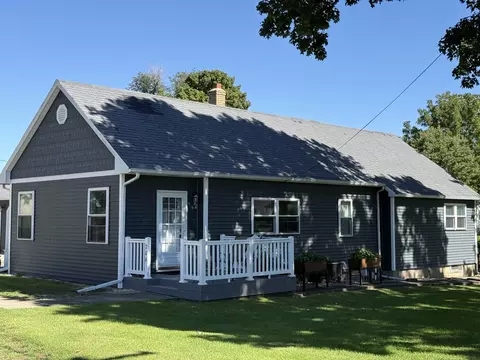 206 S 1st St, Cherry, IL 61317