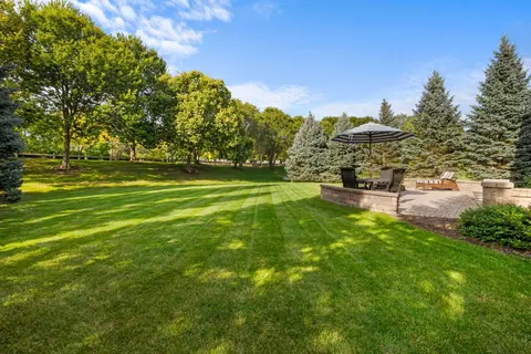 Exterior - 308 Comstock Dr, Elgin, IL 60124 photo 7 of 10