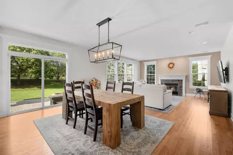 Dining - 308 Comstock Dr, Elgin, IL 60124 photo 3 of 3