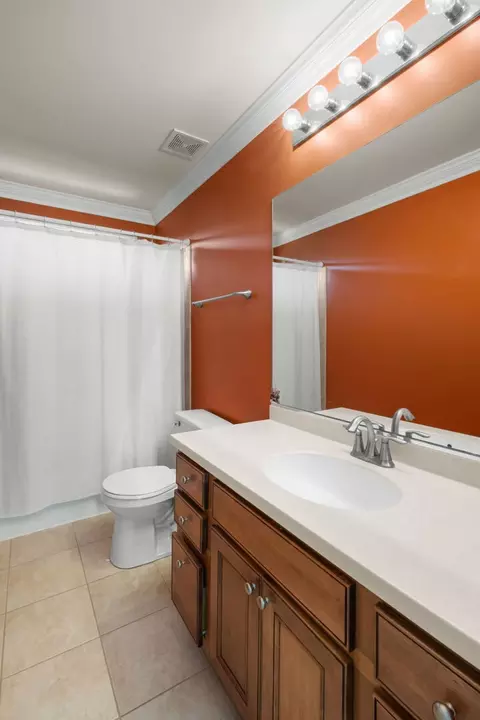 Bath - 308 Comstock Dr, Elgin, IL 60124 photo 4 of 4