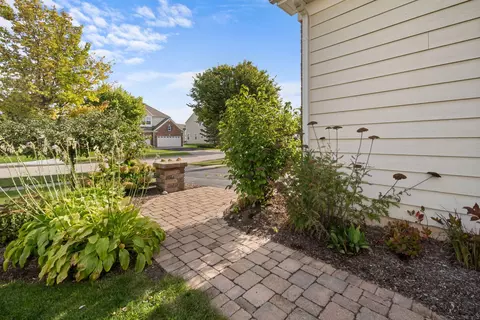 Exterior - 308 Comstock Dr, Elgin, IL 60124 photo 3 of 10