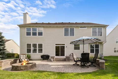 Exterior - 308 Comstock Dr, Elgin, IL 60124 photo 5 of 10