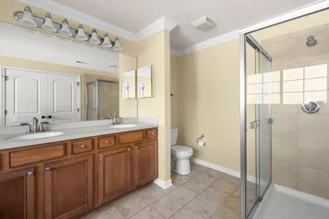 Bath - 308 Comstock Dr, Elgin, IL 60124 photo 3 of 4