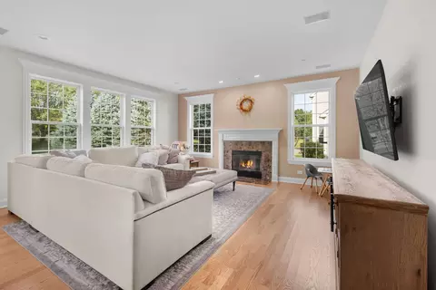 Living - 308 Comstock Dr, Elgin, IL 60124 photo 2 of 2