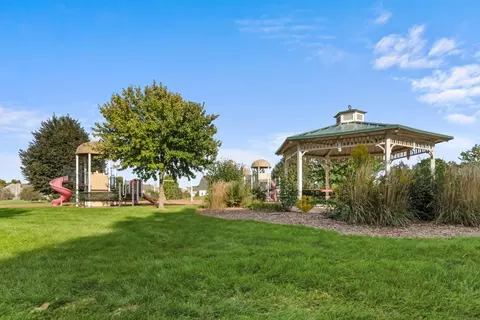 Exterior - 308 Comstock Dr, Elgin, IL 60124 photo 10 of 10