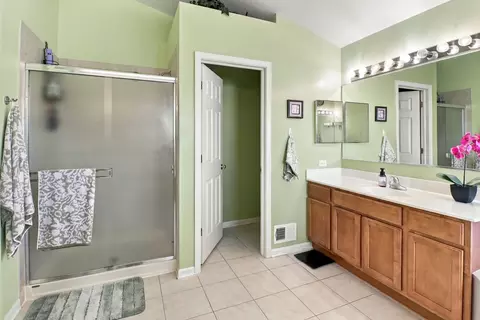 Bath - 6426 Midleton Ln, Mchenry, IL 60050 photo 5 of 7