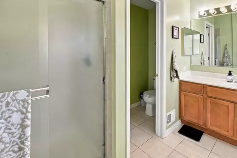 Bath - 6426 Midleton Ln, Mchenry, IL 60050 photo 6 of 7