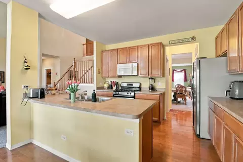 Kitchen - 6426 Midleton Ln, Mchenry, IL 60050 photo 3 of 7