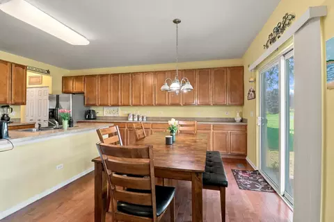 Kitchen - 6426 Midleton Ln, Mchenry, IL 60050 photo 4 of 7