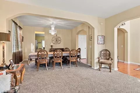 Dining - 6426 Midleton Ln, Mchenry, IL 60050 photo 1 of 4