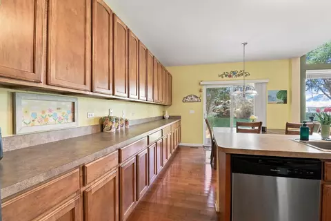 Kitchen - 6426 Midleton Ln, Mchenry, IL 60050 photo 5 of 7