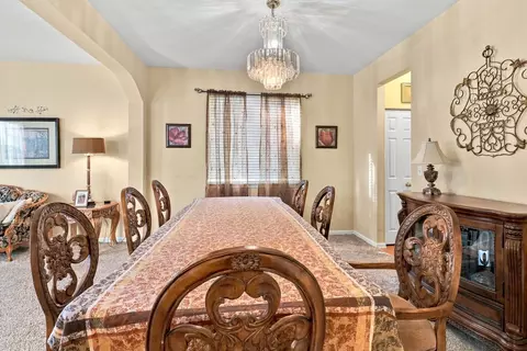 Dining - 6426 Midleton Ln, Mchenry, IL 60050 photo 3 of 4